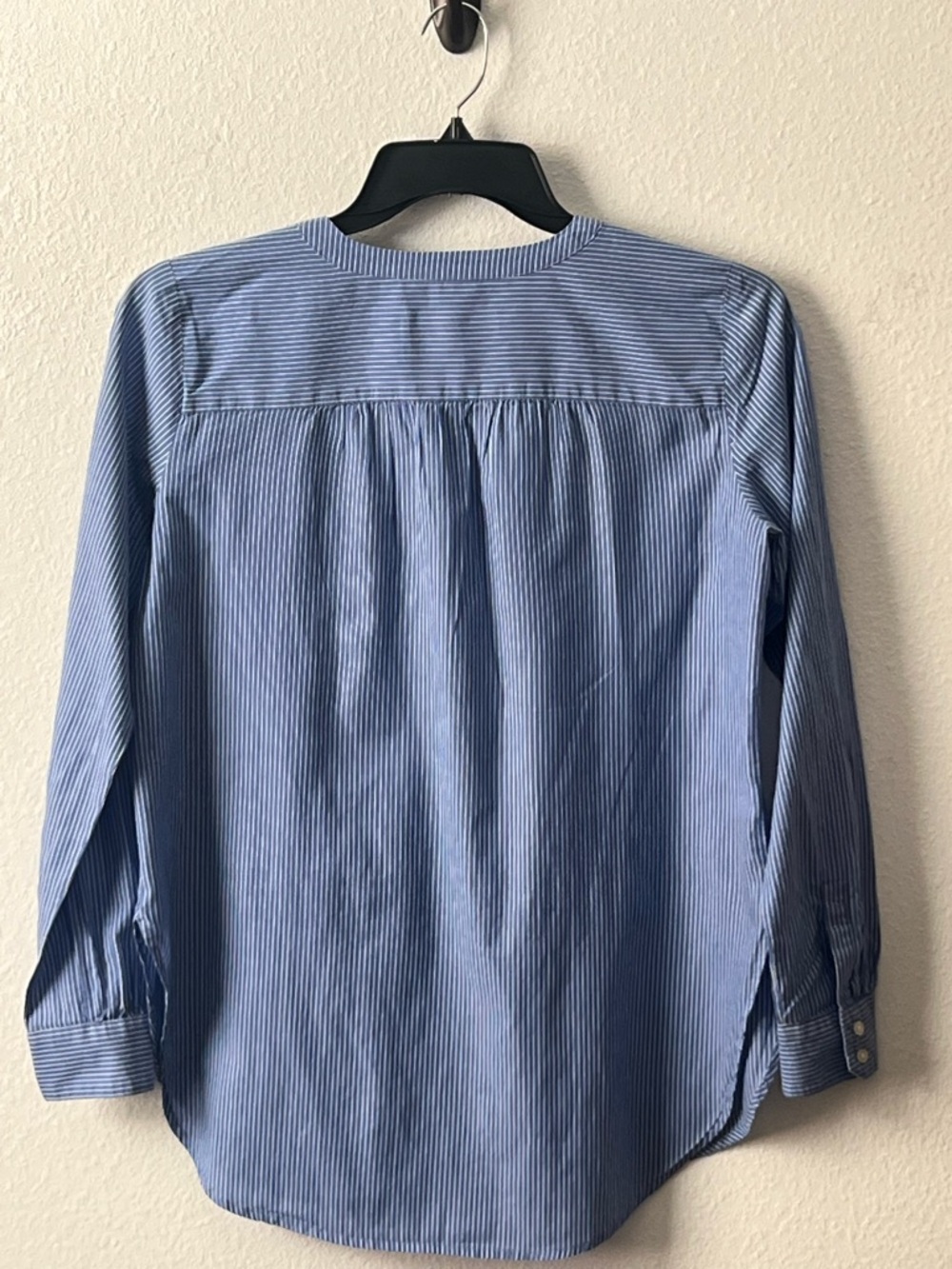 LOFT Cute Blue Lightweight White Striped Henley Blouse, Size S - Picture 9 of 11